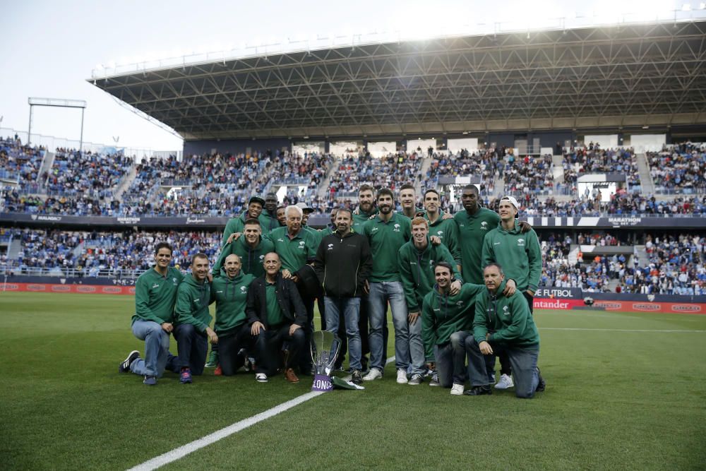 La afición de Martiricos se rinde al Unicaja y a su trofeo de campeón de la Eurocup