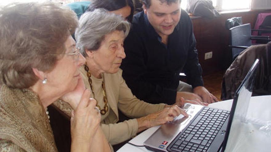 La Xunta facilitará acceso internet a 60.000 habitantes del rural sin cobertura