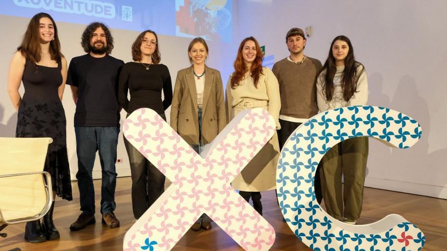 Parte do grupo durante a entrega de premios do certame Xuventude Crea 2025.   | // D.P.