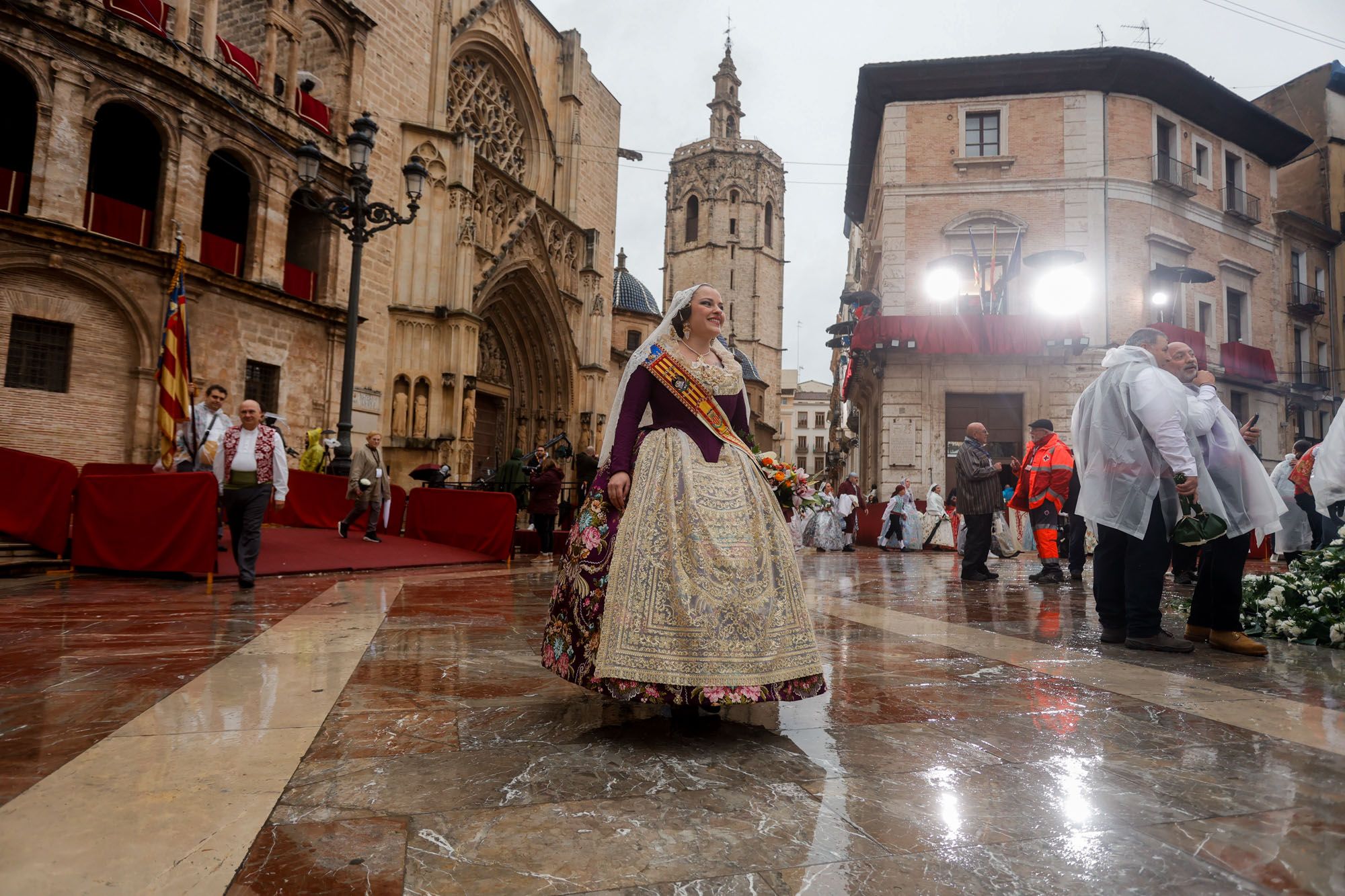 Falleras Mayores en la Ofrenda 2025. Día 18 (2/3)
