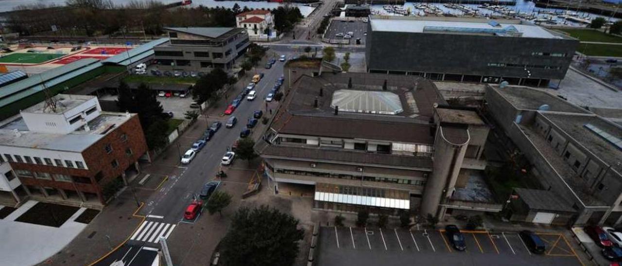 La sede de la Casa del Mar, emplazada en la avenida de A Mariña, se construyó en la década de los setenta. // Iñaki Abella