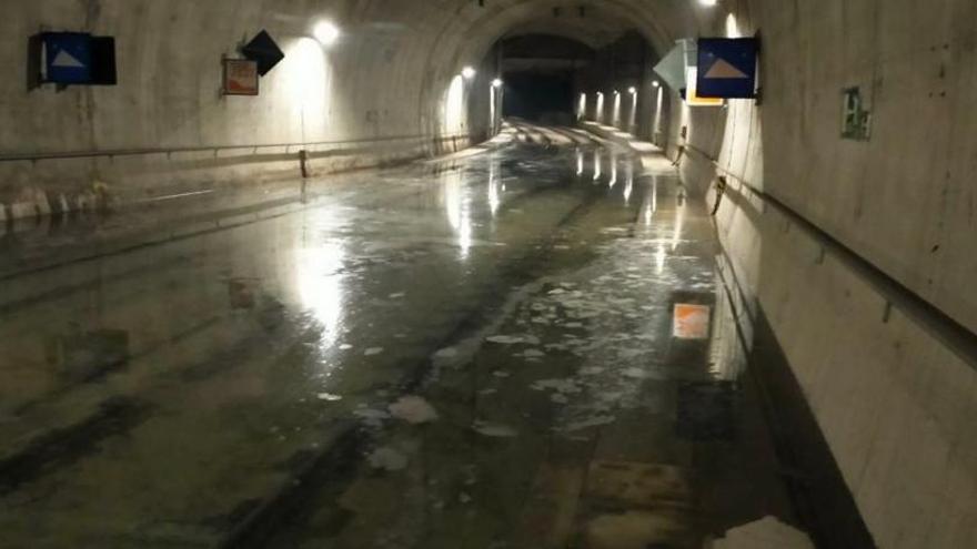 Así quedó el túnel de San Isidro tras inundarse por el incendio que afectó a las bombas de extracción del agua