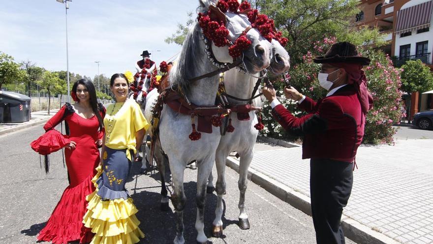 Miércoles de feria, caballistas y carruajes en María la Judía