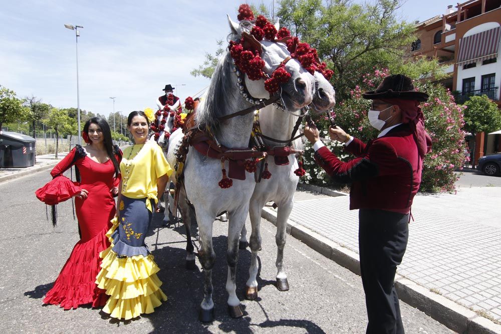 Miércoles de feria, caballistas y carruajes en María la Judía