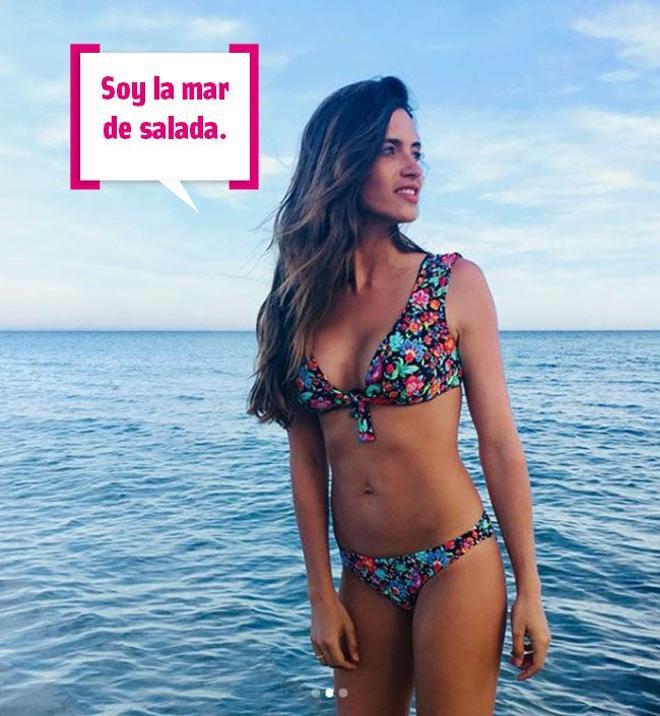 Sara Carbonero posando en bikini