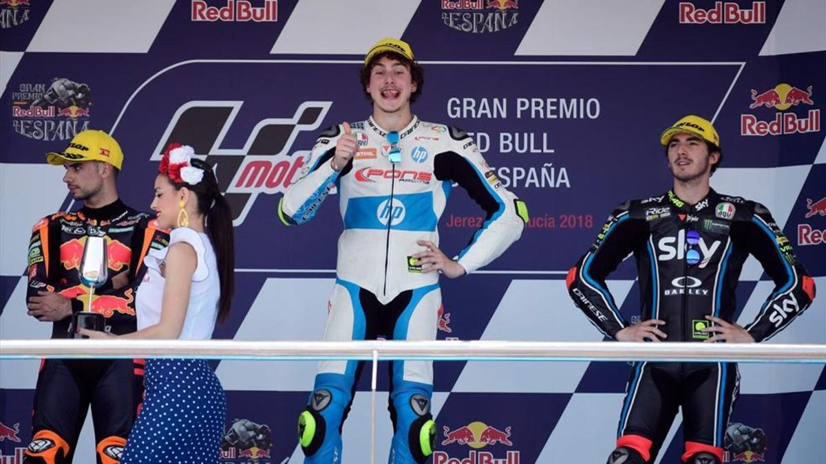 Baldassarri, Oliveira y Bagnaia en el podio tras la carrera