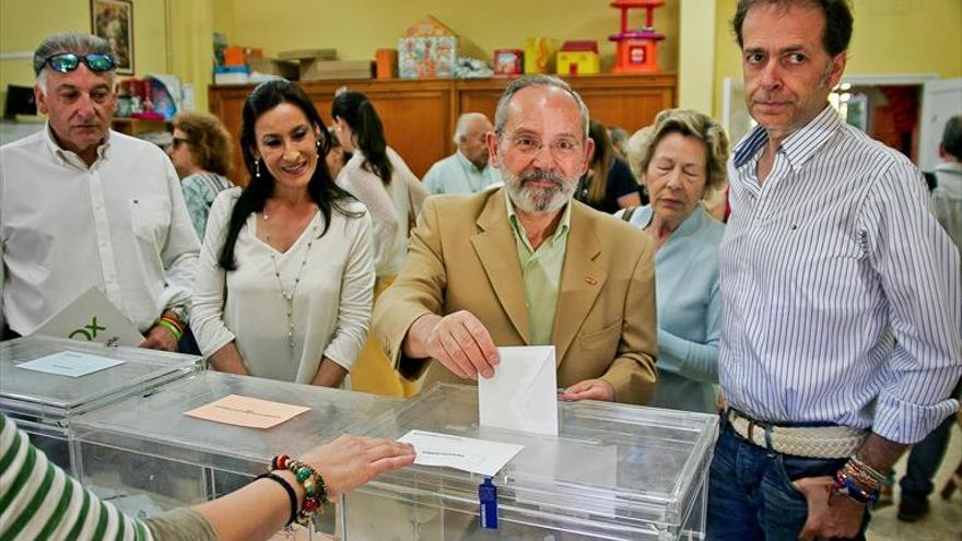 Todo pasa ahora por el voto del edil de Vox