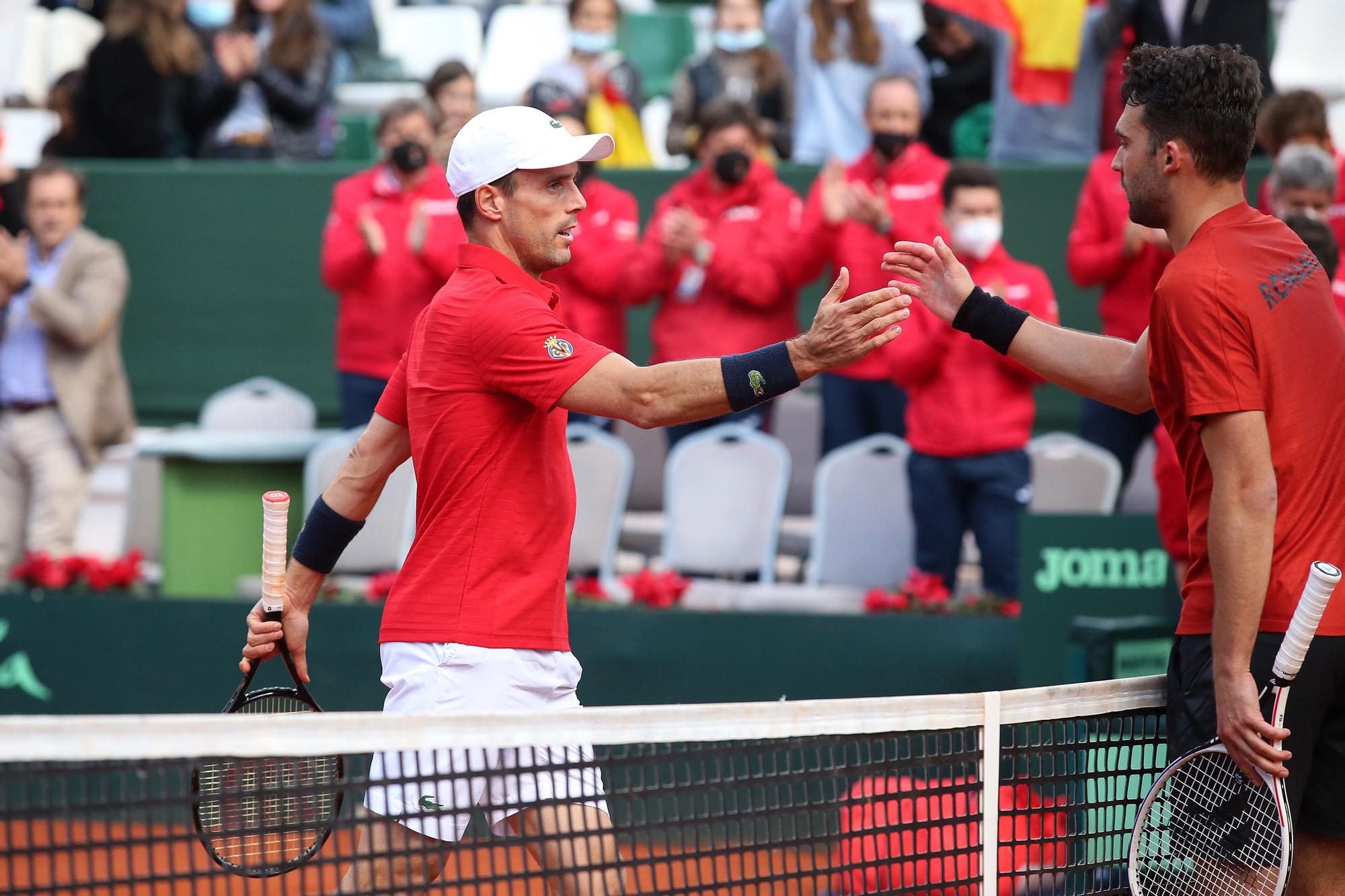 Bautista logra el primer punto para España ante Boitan (6-3 y 6-1).