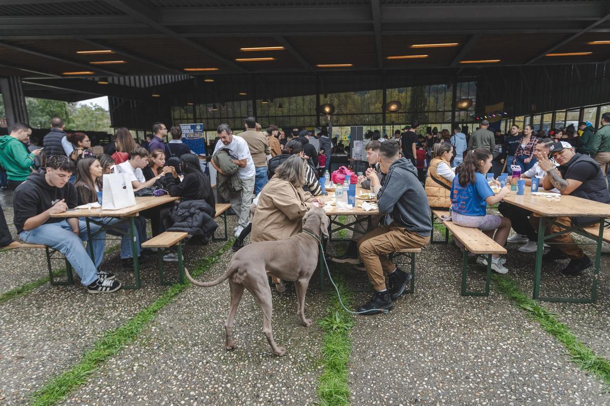 Venezolanos reunidos en Ourense, este domingo, para celebrar la feria de la Chinita.