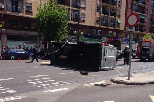 Cuatro heridos en un accidente en la avenida del Cid de Valencia