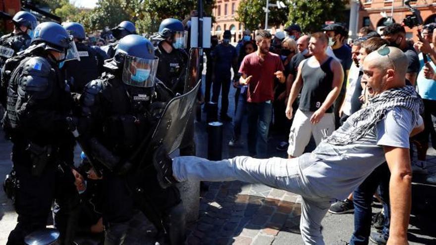 Los 'chalecos amarillos' retoman las protestas en París tras meses paralizados por la pandemia