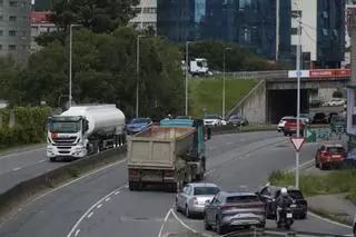 Los vehículos con mercancías peligrosas deberán circular por A Coruña con autorización y por rutas fijas