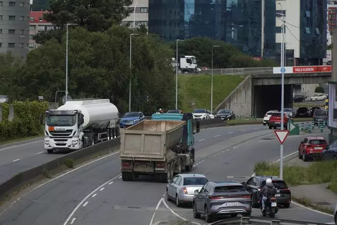 Los vehículos con mercancías peligrosas deberán circular por A Coruña con autorización y por rutas fijas