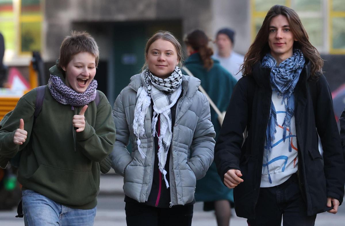 Greta Thunberg llega a su juicio en Londres