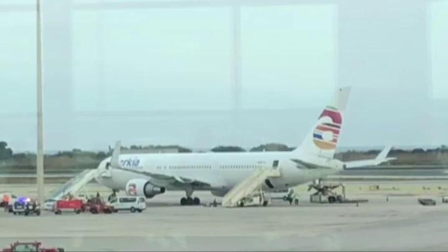 Un avión aterriza de emergencia en el aeropuerto de Barcelona