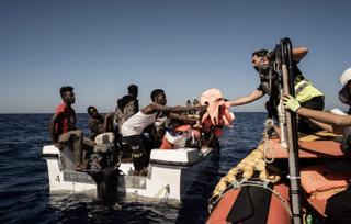Italia limita el desembarco de inmigrantes