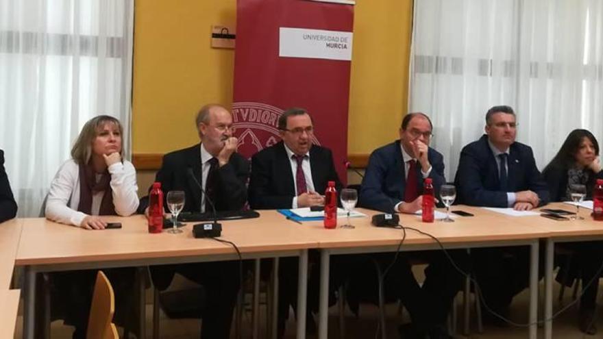 José Orihuela, junto a parte de su equipo, durante la rendición de cuentas de su mandato.