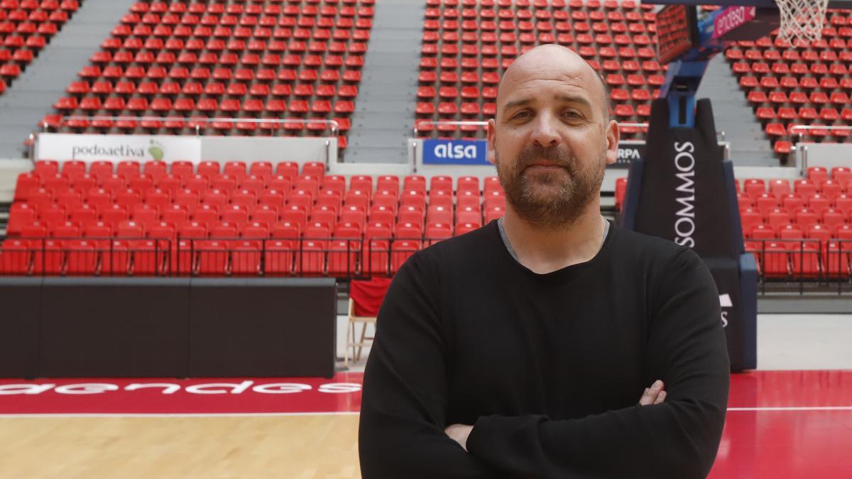 Toni Muedra, director deportivo del Casademont, en el Pabellón Príncipe Felipe