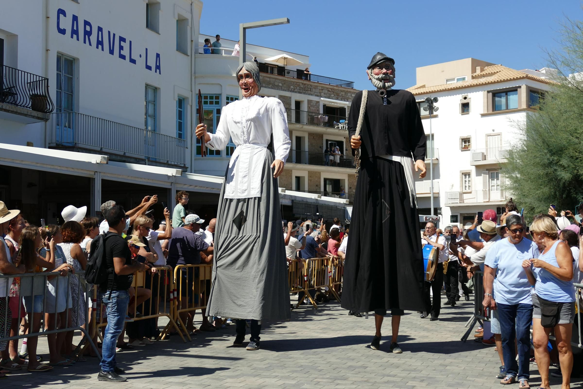 L'Escala commemora la Festa del Carme amb un sentit homenatge a les persones grans i a les seves arrels marineres