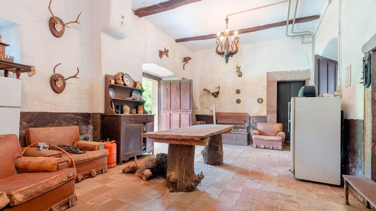 Tiene 8 habitaciones, 5 baños y capilla privada: la espectacular mansión en Oviedo que se vende casi por dos millones de euros