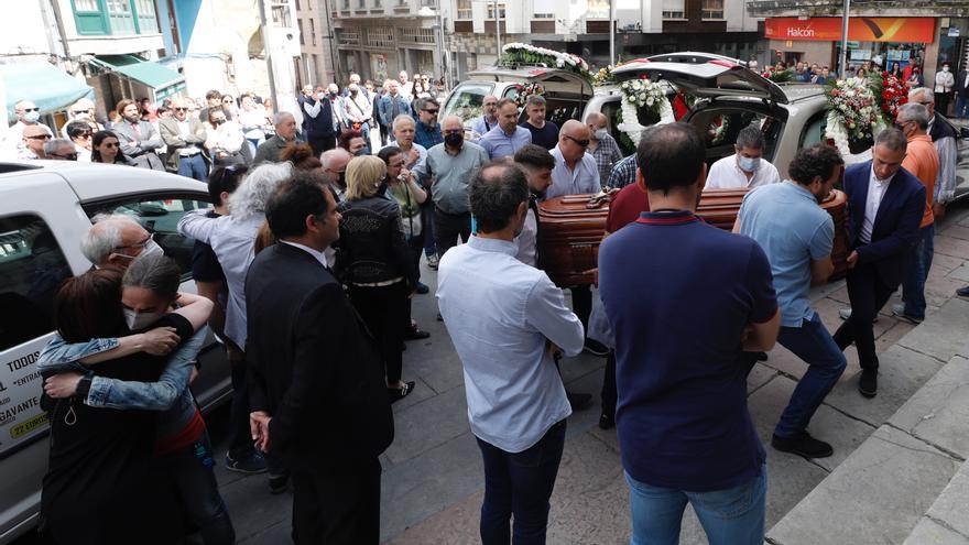 Grado despide a Eduardo Suárez en un multitudinario funeral al que han acudido numerosas personas para arropar a su familia: “Era un hombre maravilloso"
