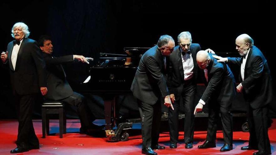 &quot;Les Luthiers&quot;, durante el espectáculo.