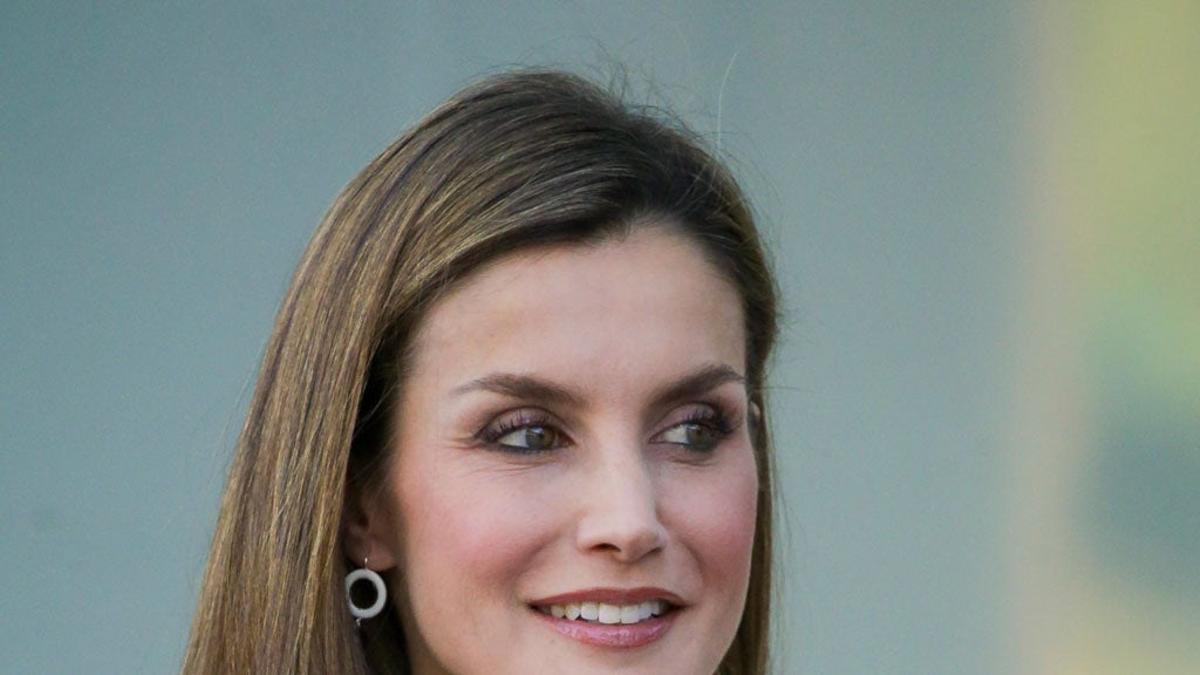 dona-letizia-o-como-llevar-el-chaleco-blanco