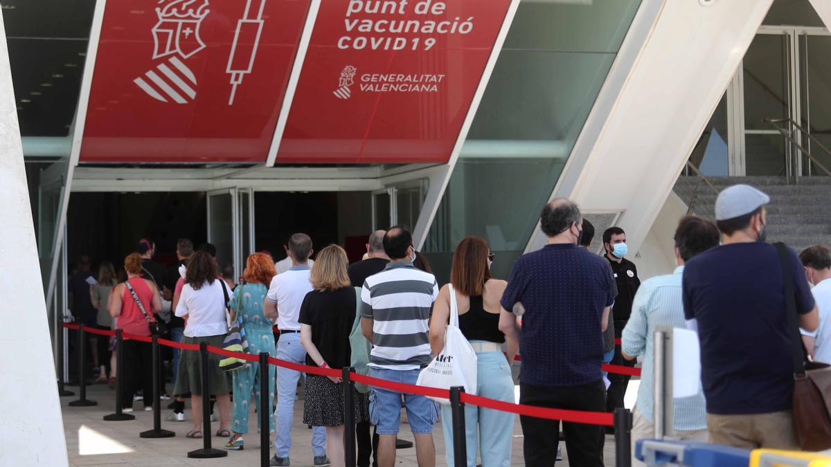 Vacuna jóvenes Valencia: ya hay fecha para poner la vacuna covid a los veinteañeros.