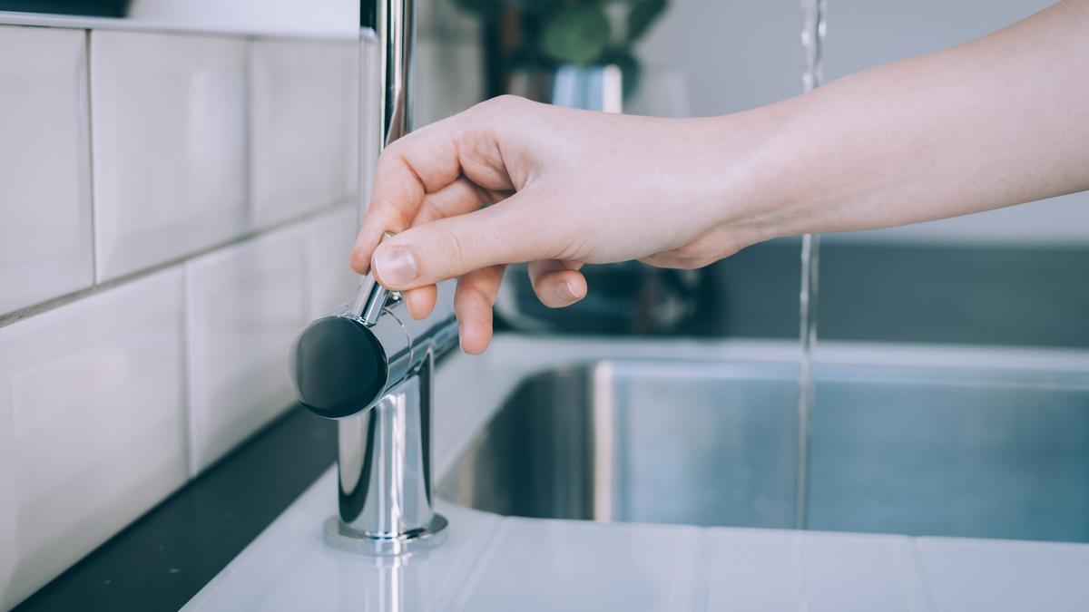 Pequeños gestos pueden hacer la gran diferencia si hablamos de ahorrar agua en casa.