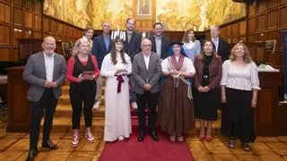 Recibimiento a la Lucía Sueca y a la Lucía Canaria en el Cabildo
