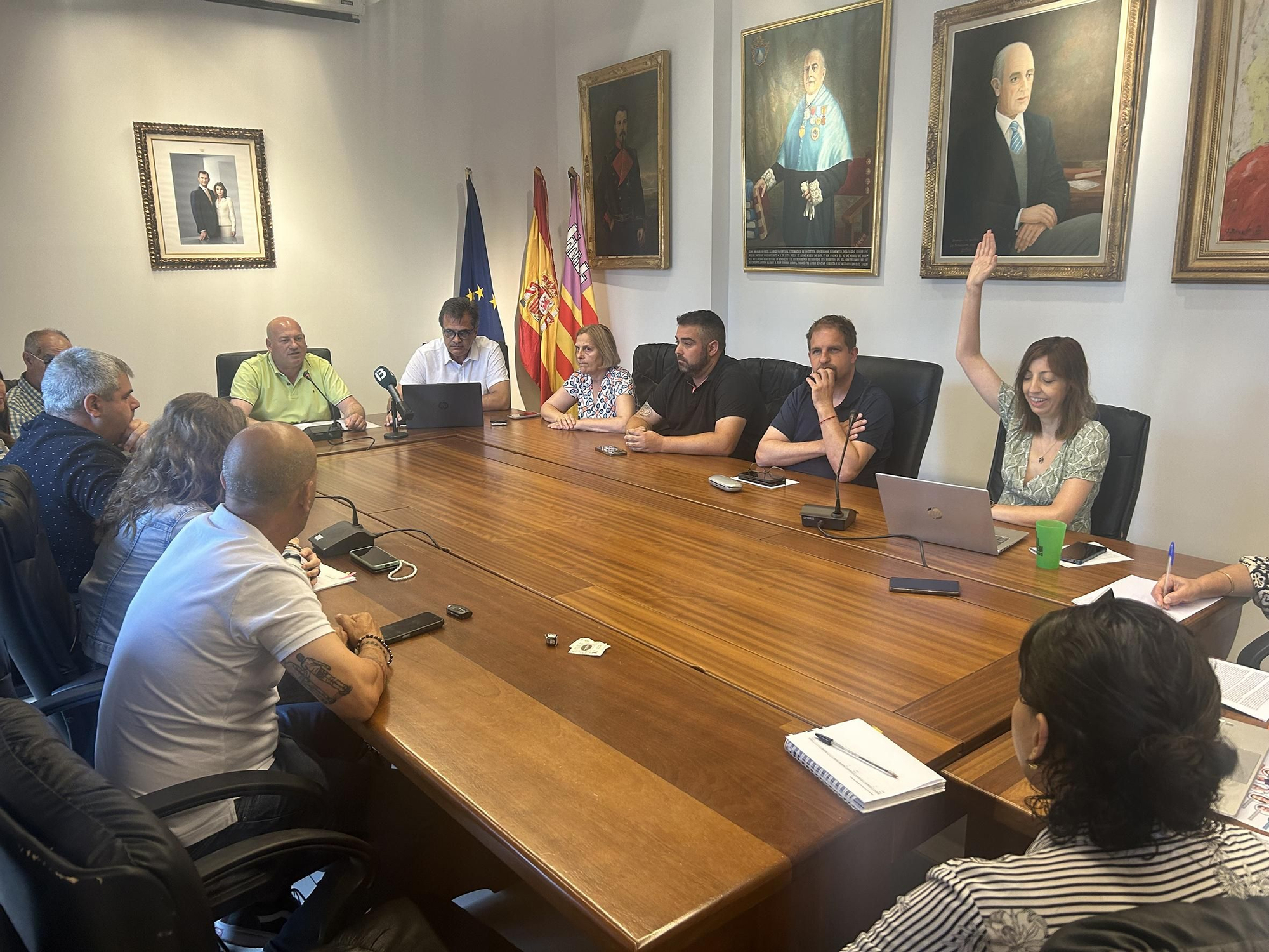 Las imágenes del pleno de Binissalem