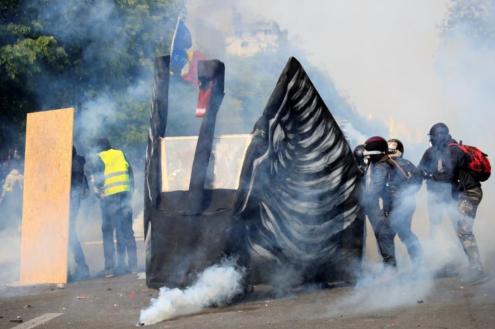 Disturbis a París durant la manifestació de l'1 de maig