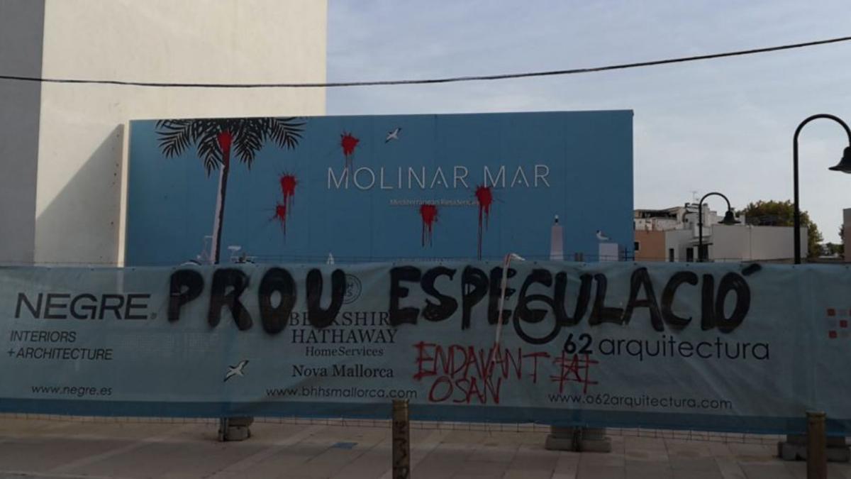 Grafitis en el Molinar contra la especulación.