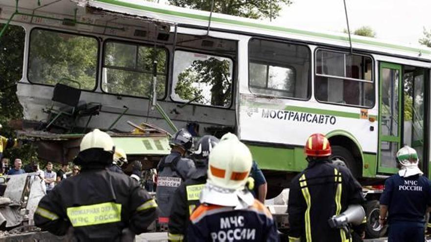 Dieciocho fallecidos y sesenta y un heridos en un accidente de autobús en Moscú