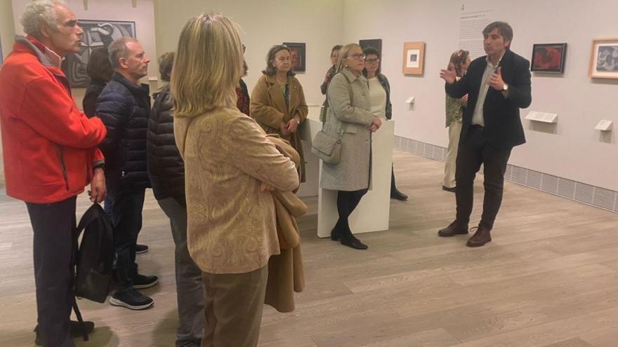 Alfonso Palacio, a la derecha, durante un momento de la visita.