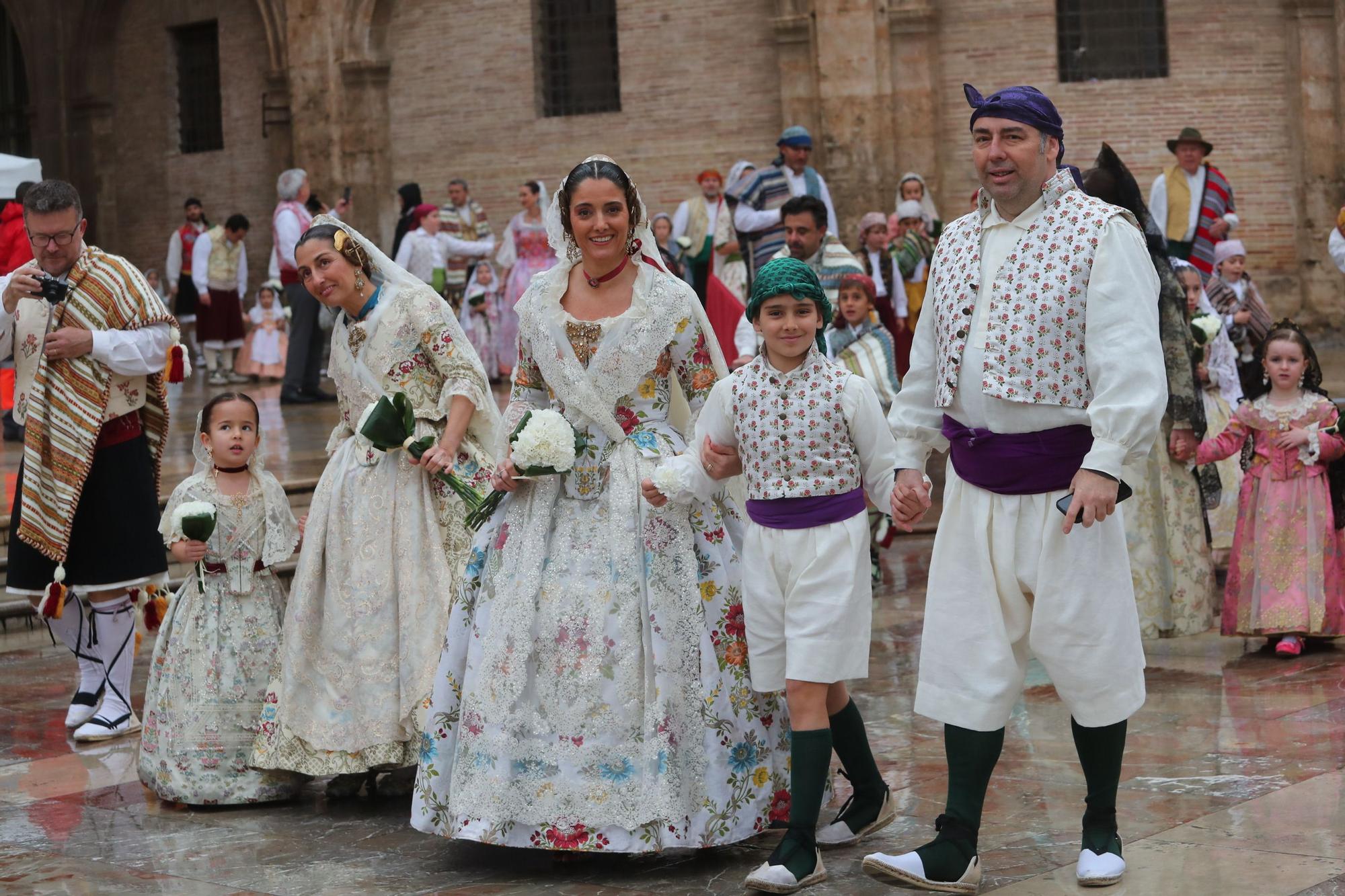 Búscate en el primer día de ofrenda por la calle de la Paz (entre las 15:30 a las 17:00 horas)