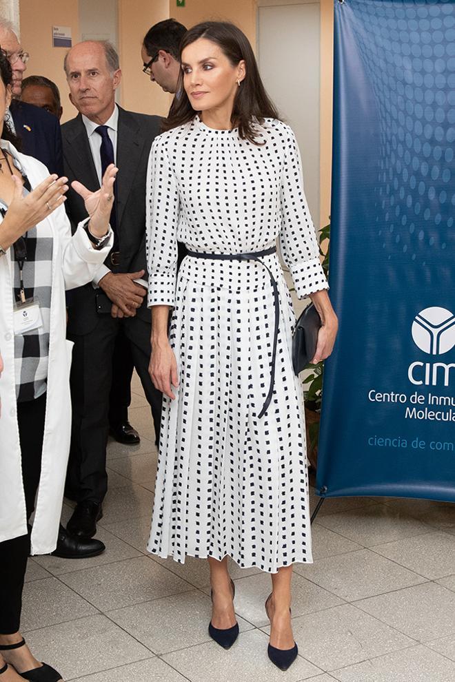 La reina Letizia con vestido de Massimo Dutti en La Habana