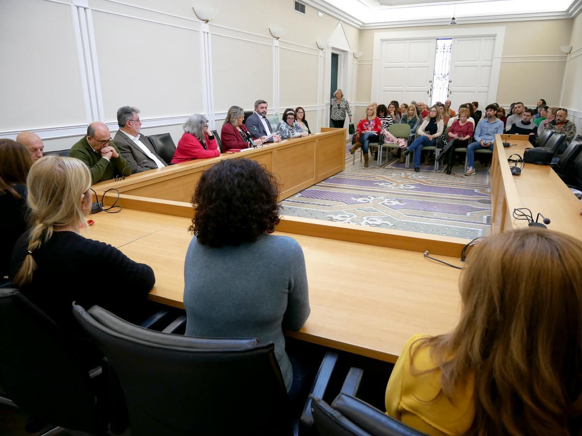 El pleno de Crevillent acogió la presentación del catálogo