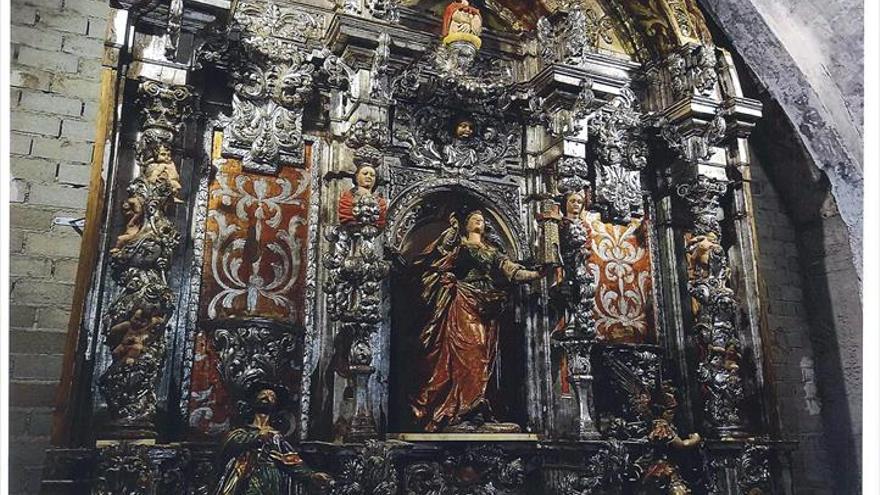 El retablo vuelve a lucir con todo su esplendor