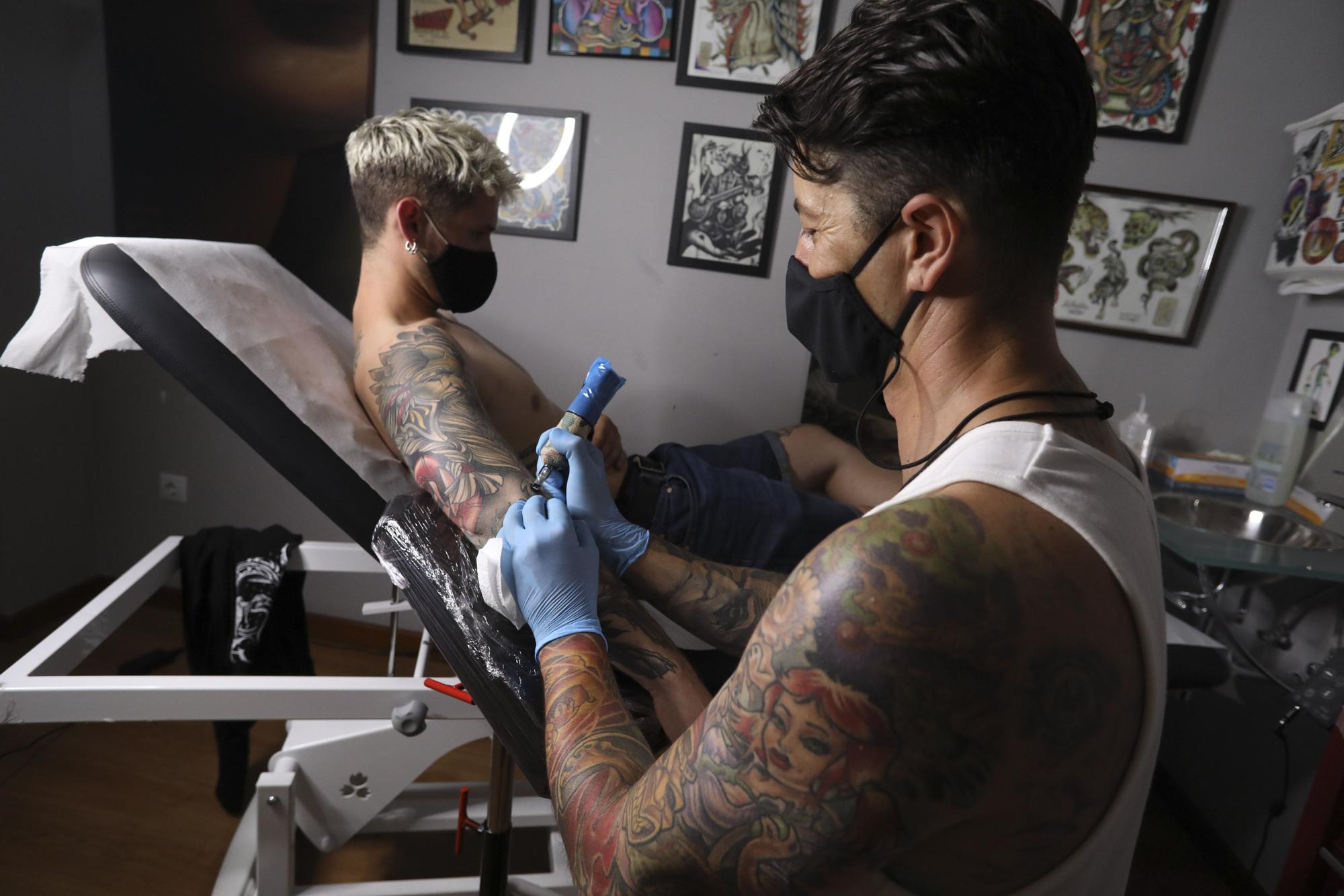 "Resiliencia": el mensaje que llega a los tatuajes tras la pandemia