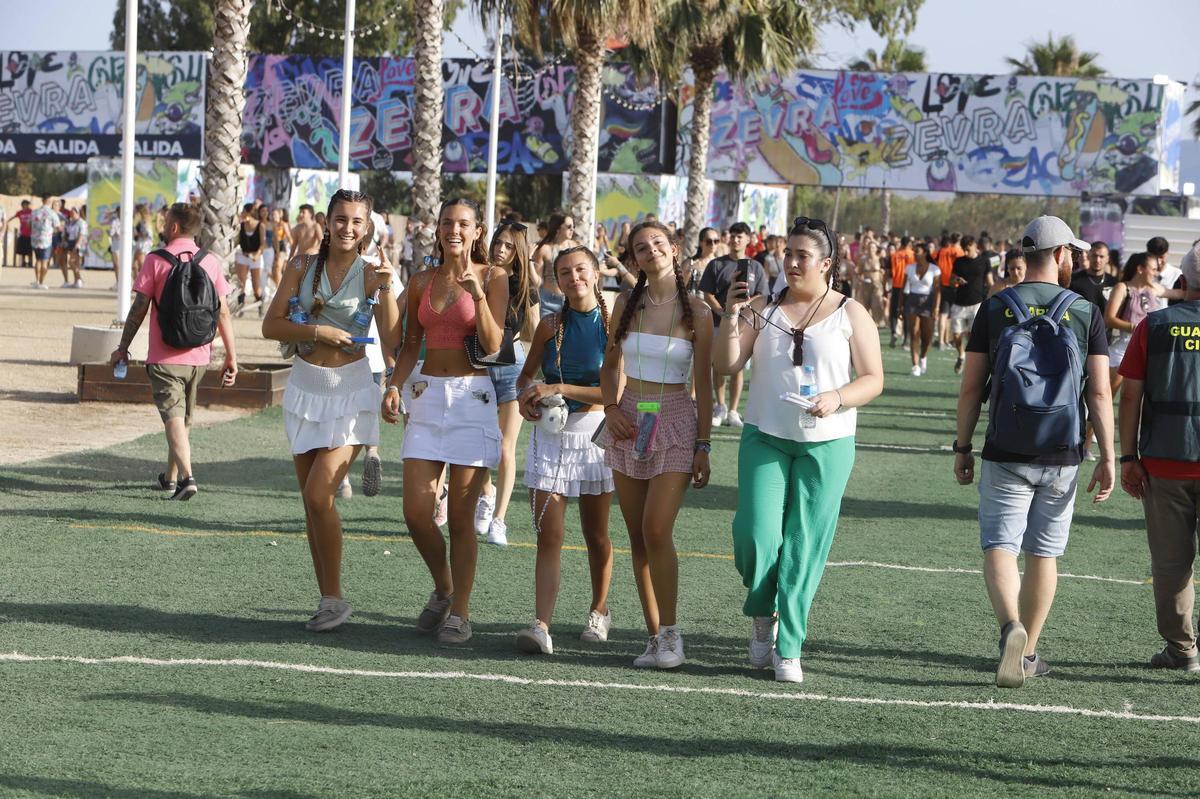 Llegada de jóvenes al festival del pasado verano.