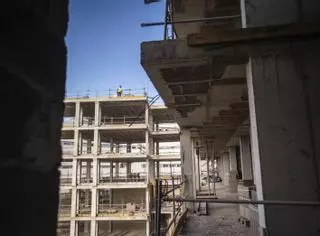 Dos expulsiones y una abstención permiten aprobar el presupuesto en Arona