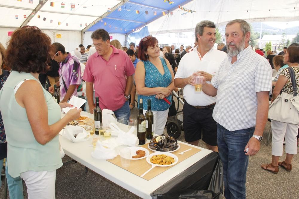 La Festa do Mexillón agota 5 toneladas de bivalvo y se convierte en un altavoz para exigir un auditorio