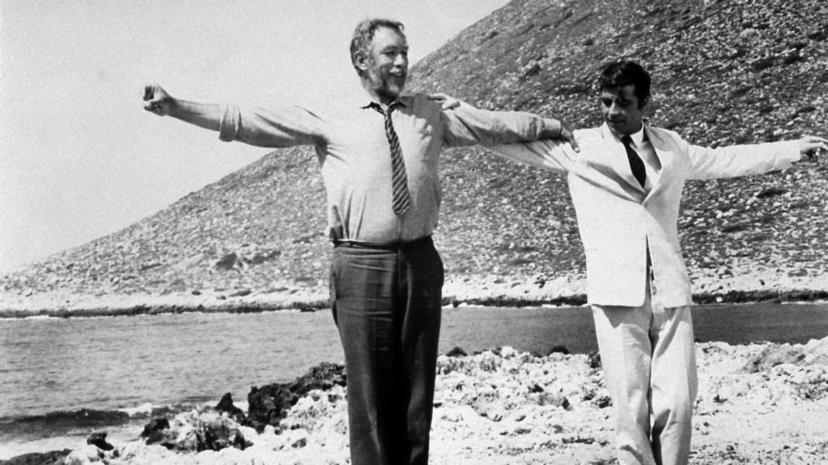 El célebre ’sirtaki’ de Anthony Quinn y Alan Bates en ’Zorba el griego’.