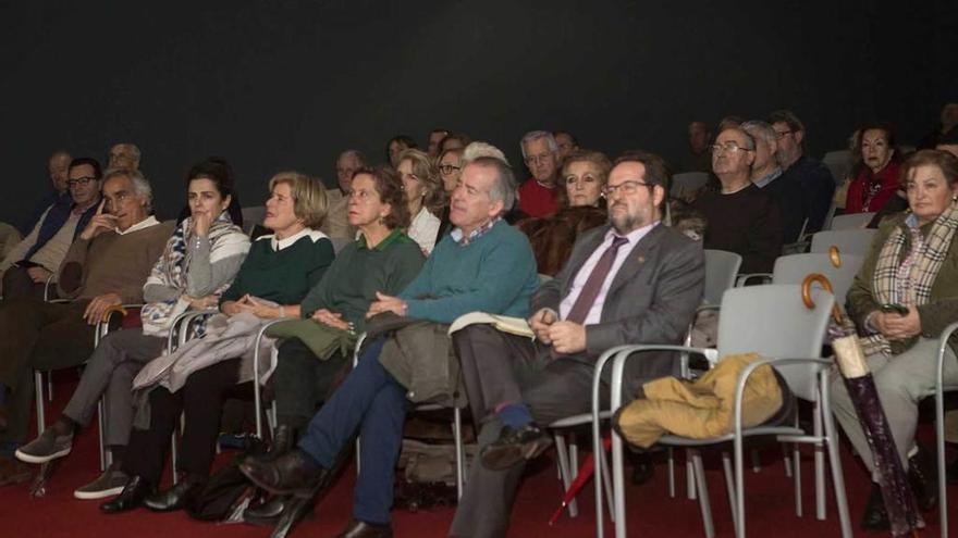 Público, ayer, en el Club Prensa Asturiana de LA NUEVA ESPAÑA, durante la conferencia.