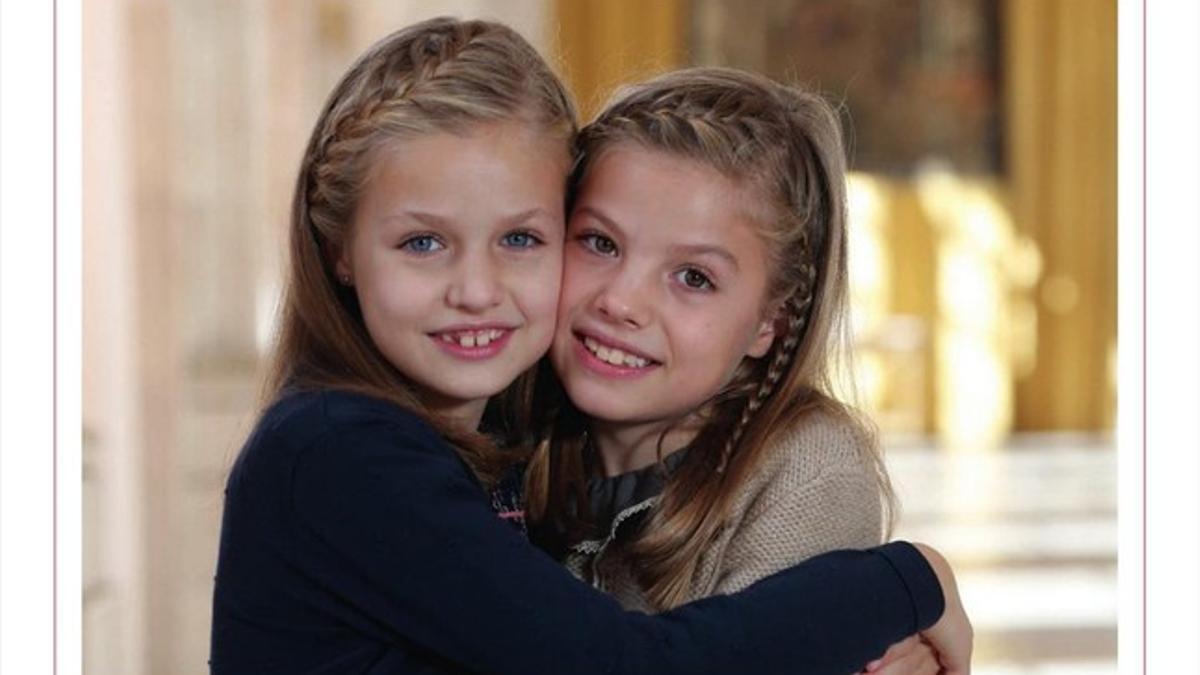 Leonor y Sofía, en la foto que aparece en el christmas de la familia real.