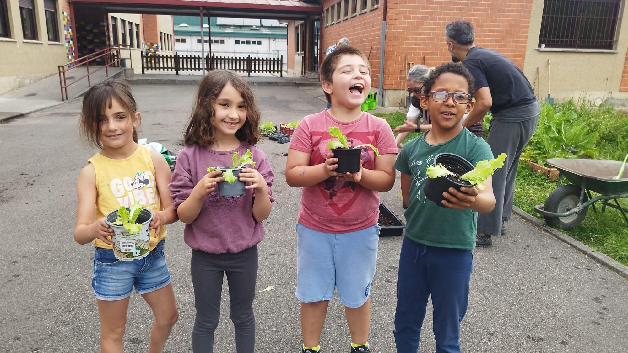 Medalla de Innovación para el huerto escolar del CEIP L'Ablanu de Infiesto