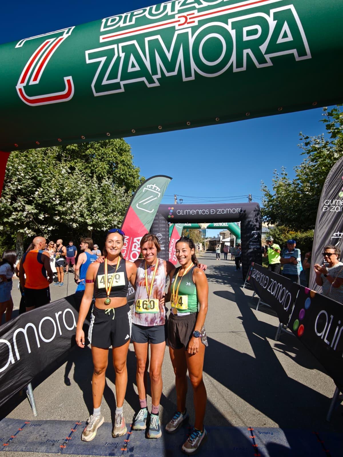 Las mejores féminas del Trail corto.
