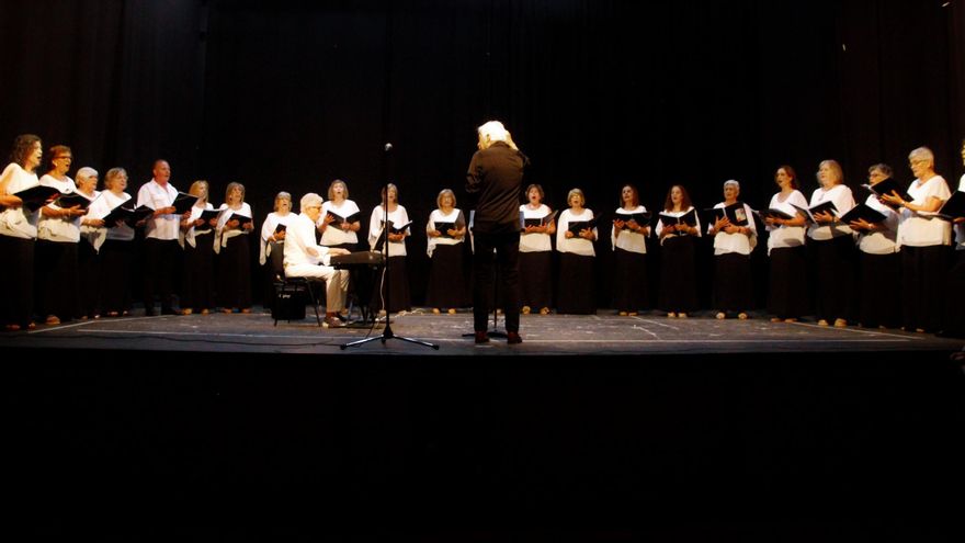 Magnífica velada musical con el concierto polifónico de la Coral Cabarco de Monesterio