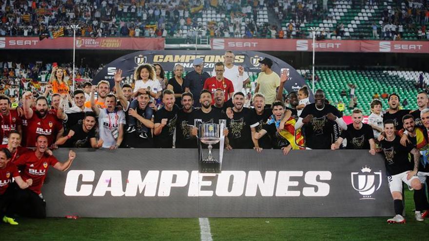 Centenariazo del Valencia ante un Barcelona que sigue en depresión